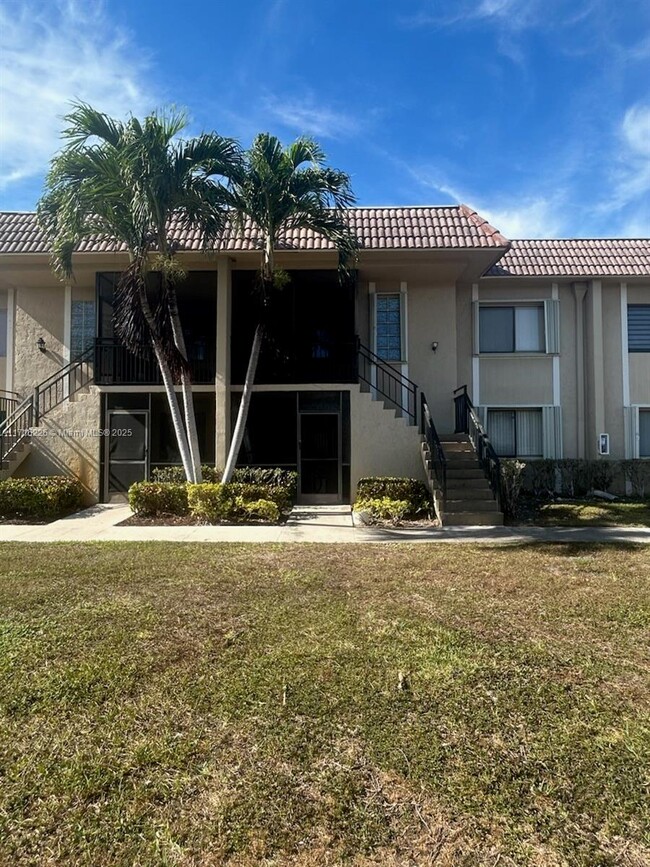 334 Lakeview Dr in Weston, FL - Building Photo - Building Photo