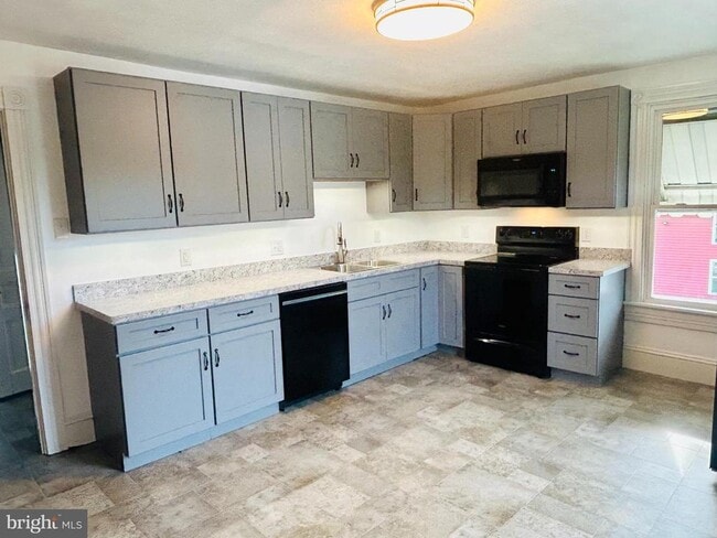228 N Barbara St in Mount Joy, PA - Building Photo - Building Photo
