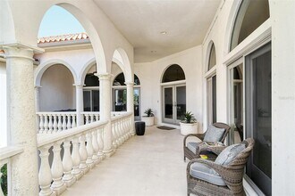 2910 Casey Key Rd in Nokomis, FL - Foto de edificio - Building Photo