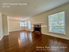 1025 Fashion Square in St. Louis, MO - Building Photo - Building Photo