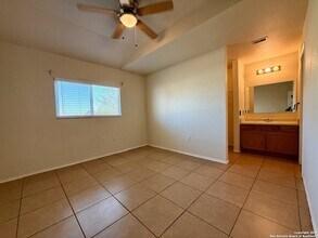 15306 Kamary Ln in San Antonio, TX - Foto de edificio - Building Photo