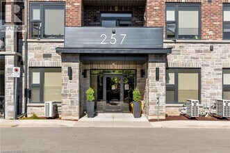 257 Millen Rd in Hamilton, ON - Building Photo - Building Photo