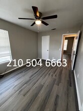 5143 Village Row in San Antonio, TX - Foto de edificio - Building Photo