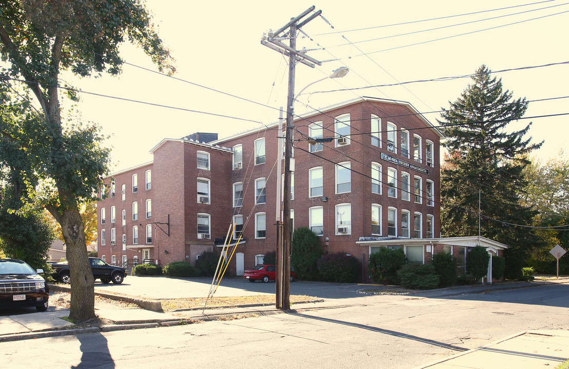 Van Deusen Apartments in Westfield, MA - Foto de edificio