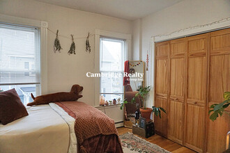 335 Beacon St, Unit 2 in Somerville, MA - Building Photo - Building Photo