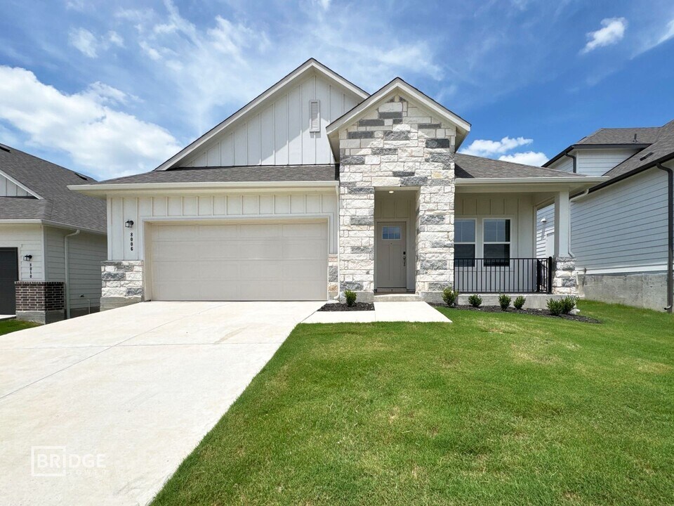 8006 Grand Prairie Drive in Temple, TX - Building Photo