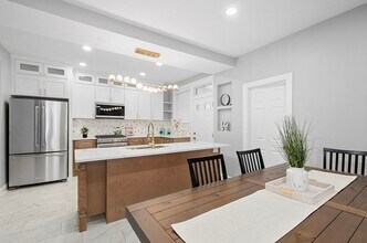 1809 W Armitage Ave, Unit 2 in Chicago, IL - Building Photo - Building Photo