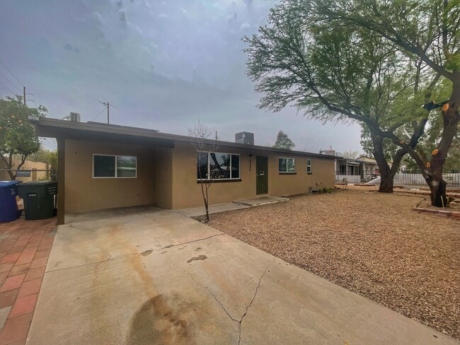 property at 2330 N Los Altos Ave