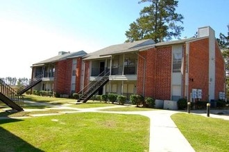 Village Walk Apartments in Jasper, TX - Foto de edificio - Building Photo