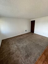 557-559 E Broad Ave in Spokane, WA - Building Photo