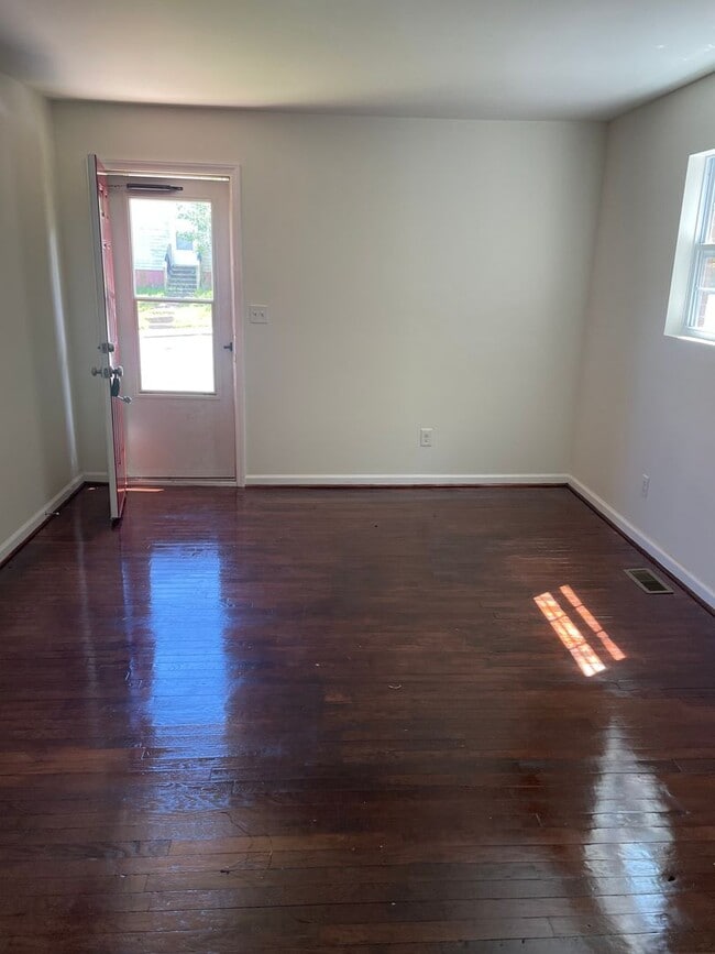 property at 1405 Bethlehem Ln