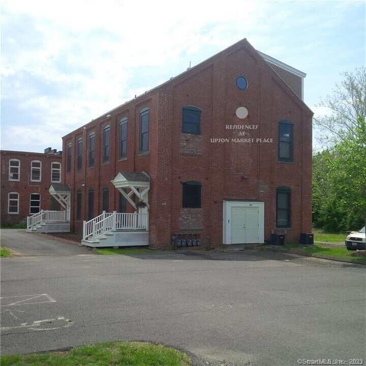 35 Mill St in Farmington, CT - Building Photo