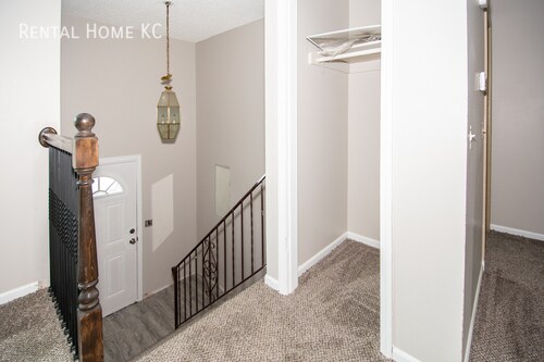 1226 E Cothrell St in Olathe, KS - Building Photo - Building Photo