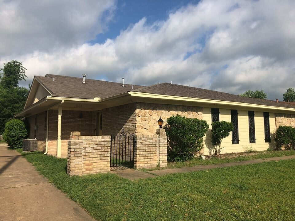 1808-1810 Crescent Dr in Sherman, TX - Building Photo