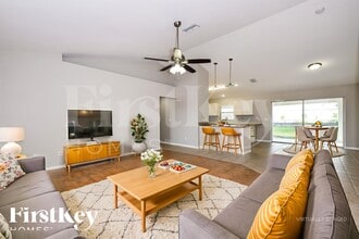 817 NE 9th St, Unit 504 in Cape Coral, FL - Building Photo - Building Photo