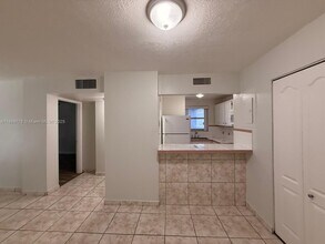 210 Fontainebleau Blvd in Miami, FL - Building Photo - Building Photo