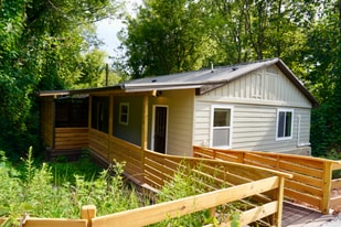 7712 Sevierville Pike in Knoxville, TN - Building Photo