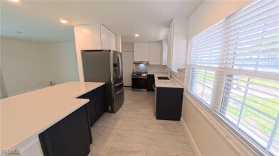 1315 SE 45th St in Cape Coral, FL - Foto de edificio - Building Photo