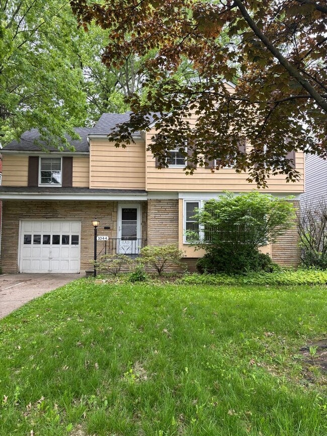 1044 S Belvoir Blvd in South Euclid, OH - Building Photo - Building Photo