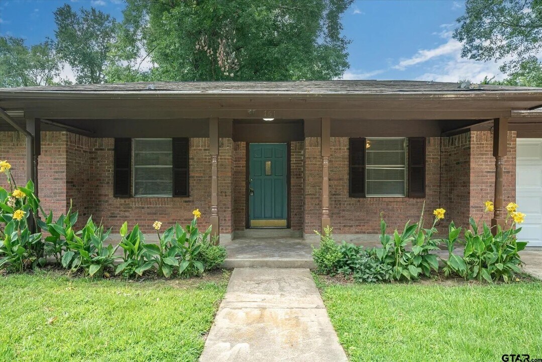 751 Avenue B in Canton, TX - Foto de edificio