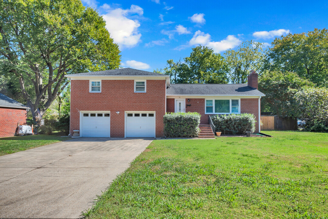 16 Charlton Dr in Hampton, VA - Foto de edificio