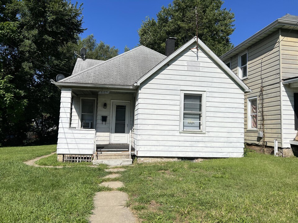 2123 N Machin Ave in Peoria, IL - Building Photo