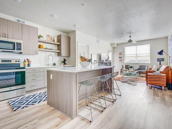 21LUX Apartments in Salt Lake City, UT - Foto de edificio - Building Photo