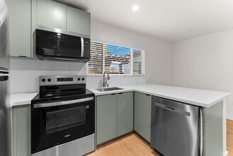 2735 Broadway in San Diego, CA - Building Photo - Building Photo