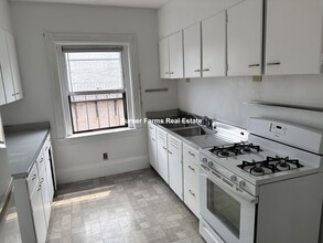 923 Beacon St, Unit 3 in Boston, MA - Building Photo - Building Photo