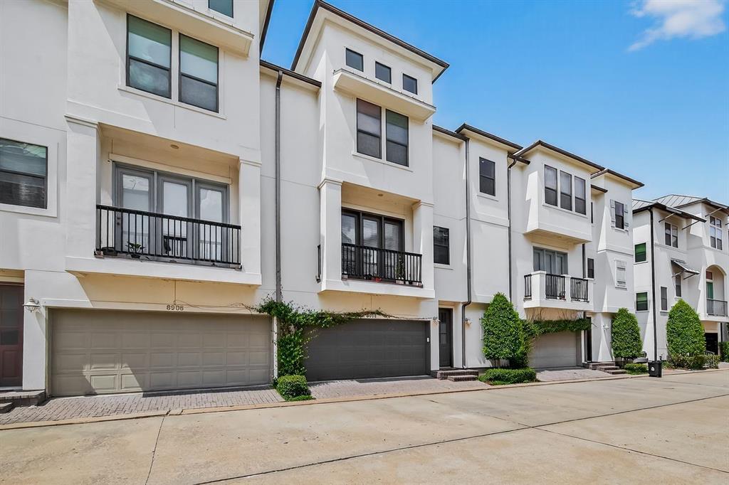 8904 Lakeshore Bend Dr in Houston, TX - Building Photo