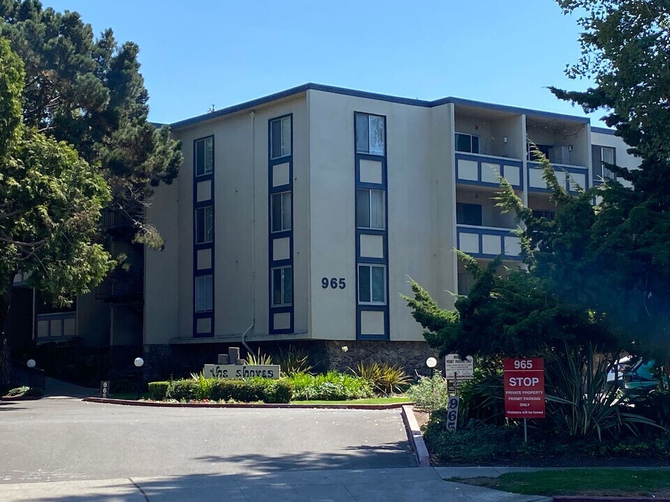 965 Shorepoint Ct in Alameda, CA - Building Photo