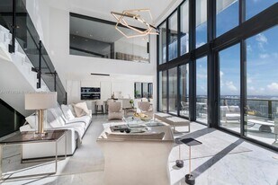 18555 Collins Ave, Unit 4204 in Sunny Isles Beach, FL - Building Photo