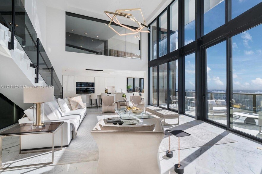 18555 Collins Ave, Unit 4204 in Sunny Isles Beach, FL - Building Photo