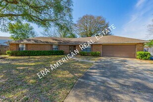 608 Manor Ct in Fort Walton Beach, FL - Building Photo