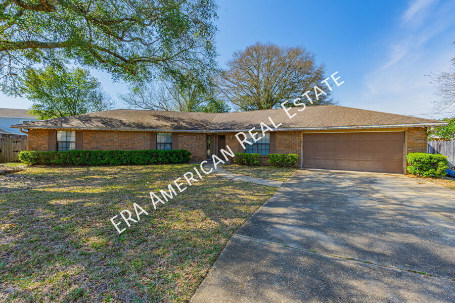 608 Manor Ct in Fort Walton Beach, FL - Building Photo