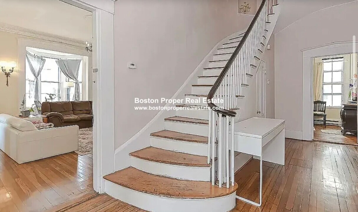 72 Alleghany St, Unit 1 in Boston, MA - Foto de edificio