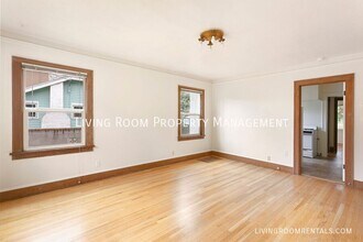 1843 N Schofield St in Portland, OR - Building Photo - Building Photo