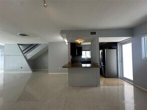 7400 Gary Ave in Miami Beach, FL - Foto de edificio - Building Photo