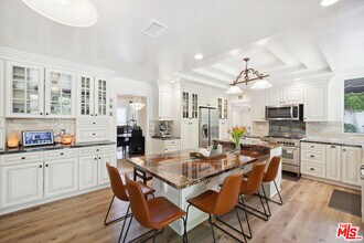 4415 Dulcinea Ct in Los Angeles, CA - Building Photo - Building Photo