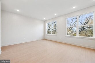 5521 Wayne Ave in Philadelphia, PA - Building Photo - Building Photo