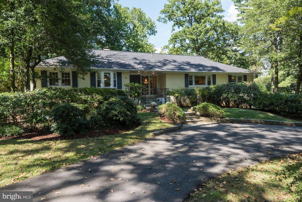 1 Arrowood Terrace in Bethesda, MD - Building Photo