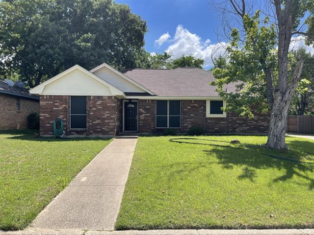 5219 Stagetrail Dr in Arlington, TX - Building Photo
