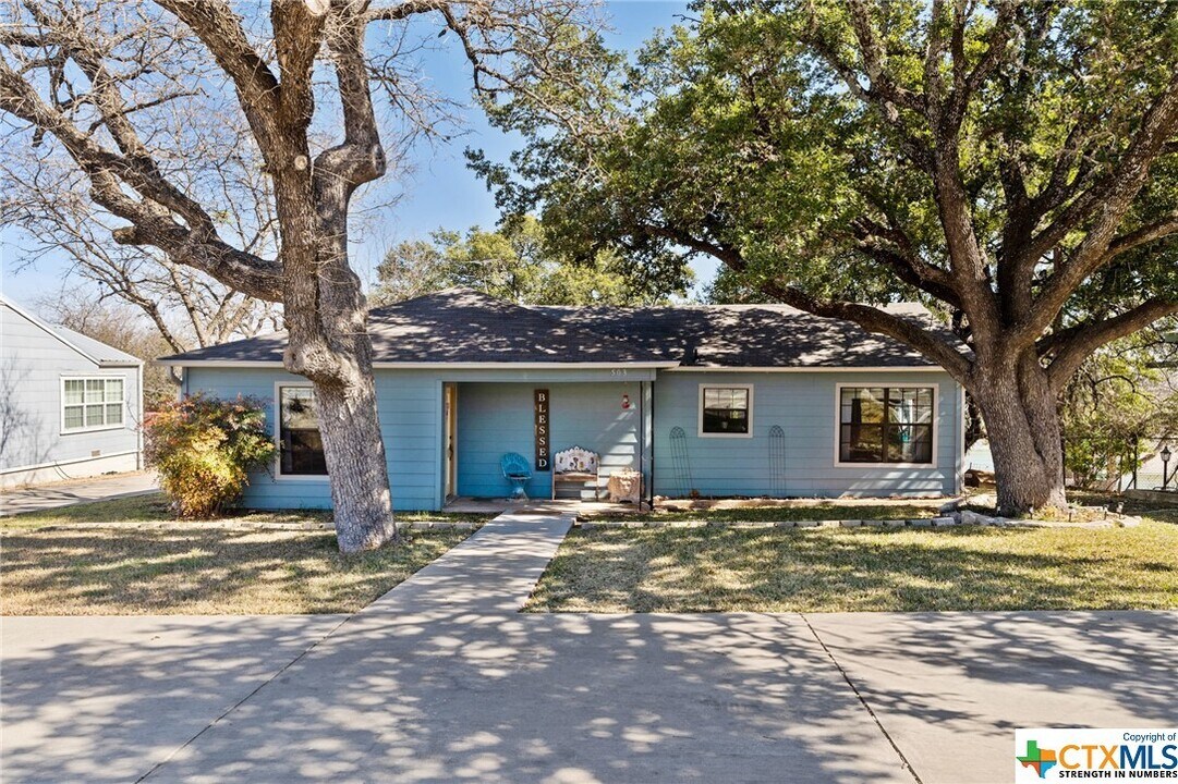 503 S Spring St in Lampasas, TX - Building Photo