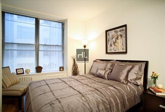 50 W 77th St-Unit -03A in New York, NY - Building Photo - Building Photo