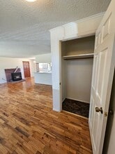 1946 Marsh Ln in Medford, OR - Building Photo - Building Photo