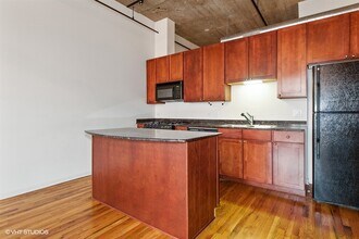758 N Larrabee St in Chicago, IL - Building Photo - Building Photo