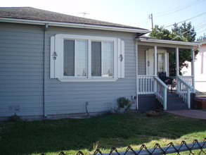 Laurel Avenue Apartments in Hayward, CA - Building Photo - Building Photo