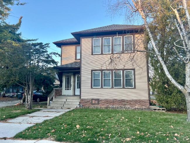 1002 Bell Ave in Sheboygan, WI - Foto de edificio - Building Photo