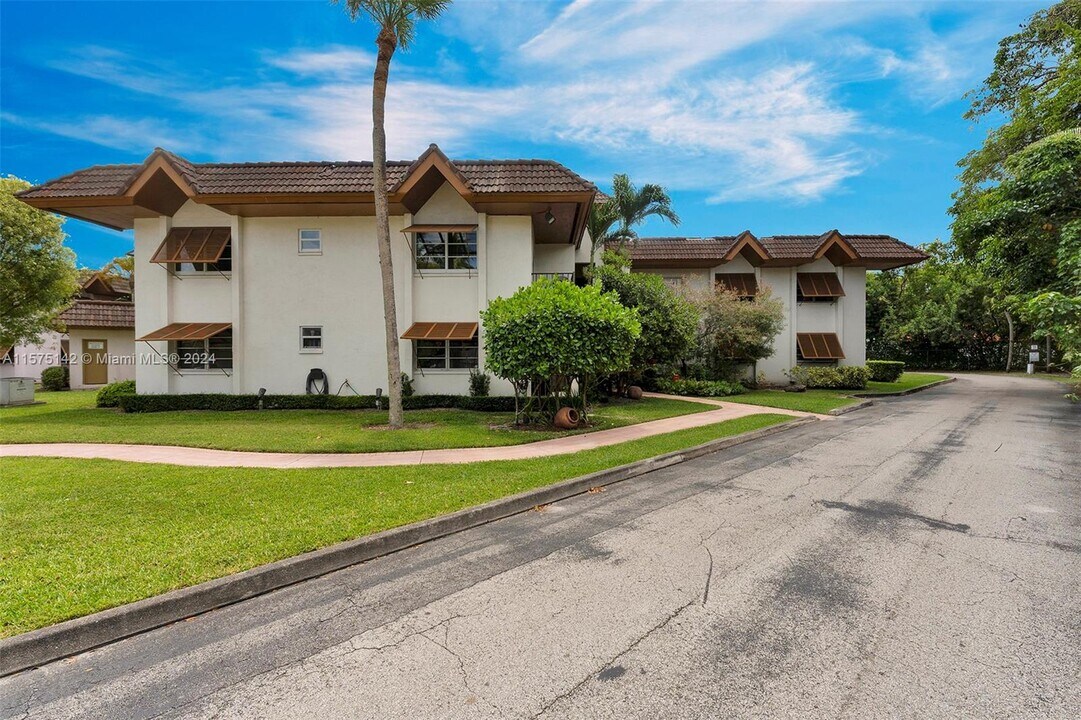 9456 SW 77th Ave, Unit T5 in Miami, FL - Building Photo