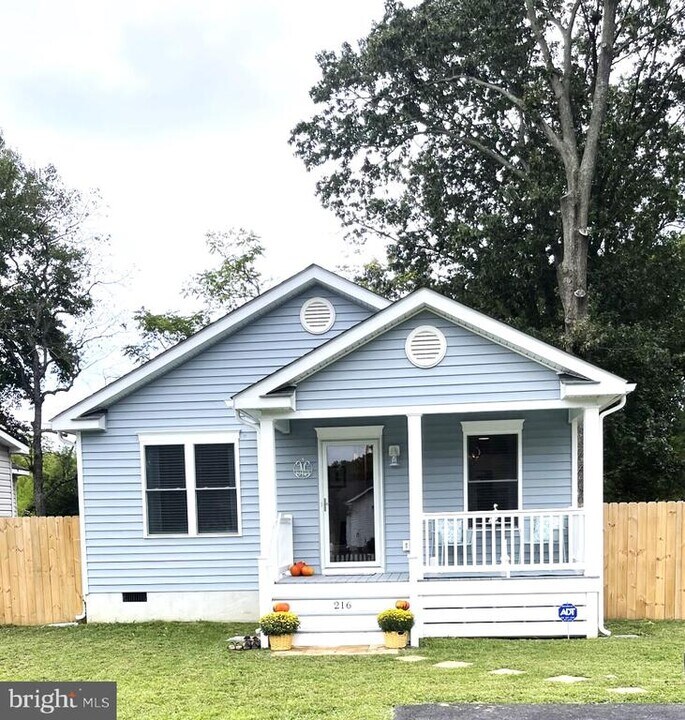 216 5th St in Colonial Beach, VA - Building Photo
